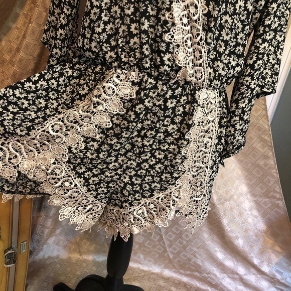 Poetry black and ivory‎ daisy romper with lace - Picture 3 of 10